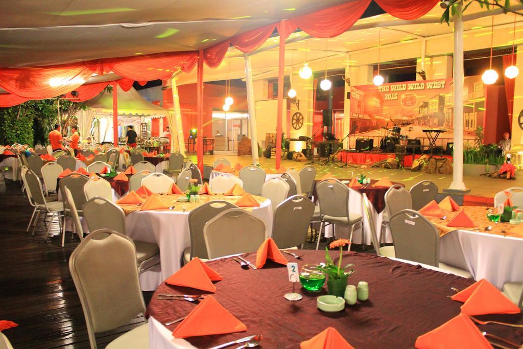 Harris Hotel Sentul City בוגור מראה חיצוני תמונה