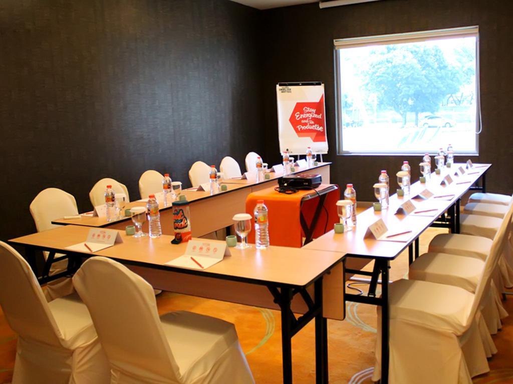 Harris Hotel Sentul City בוגור מראה חיצוני תמונה