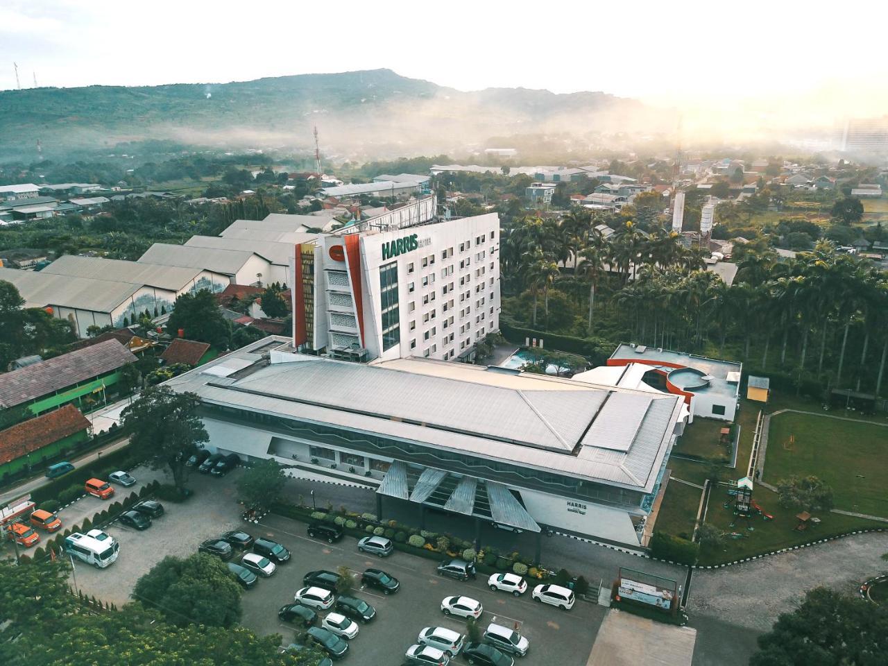 Harris Hotel Sentul City בוגור מראה חיצוני תמונה